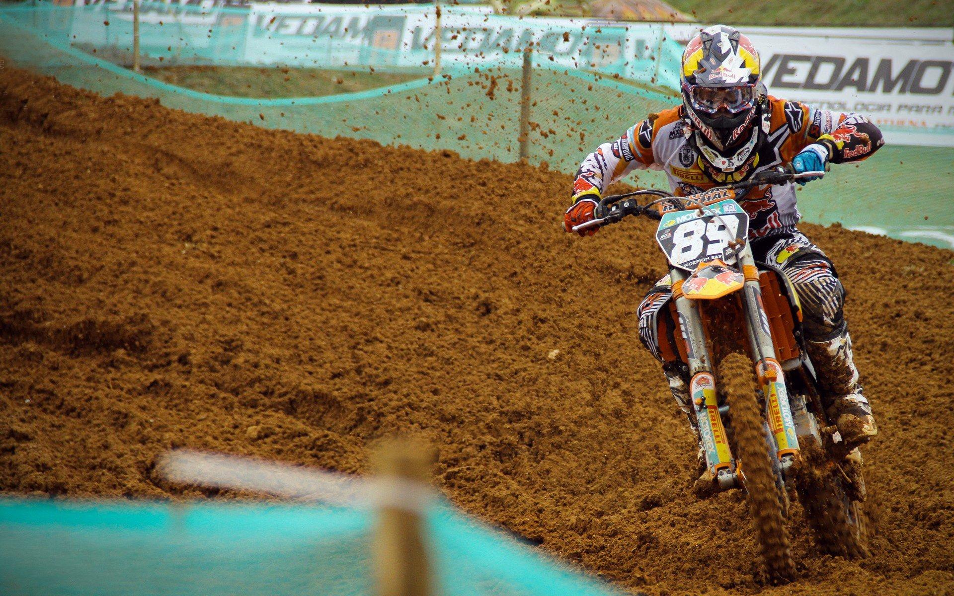 天空体育独家，水晶宫瞄准AC米兰新星帕夫洛维奇，夏窗补强防线计划浮出水面