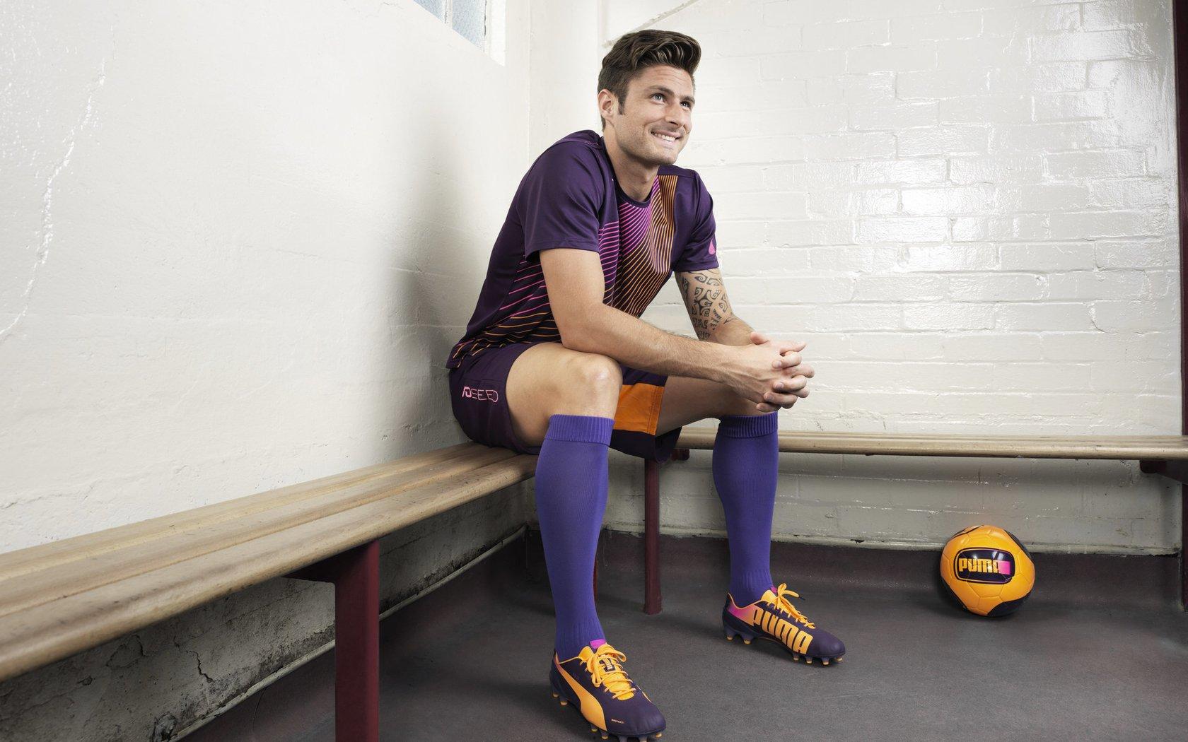 曼联青训主管六个月内闪电离职，背后疑涉天价挖角与战略分歧，名宿埃文斯发声力挺新星梅诺